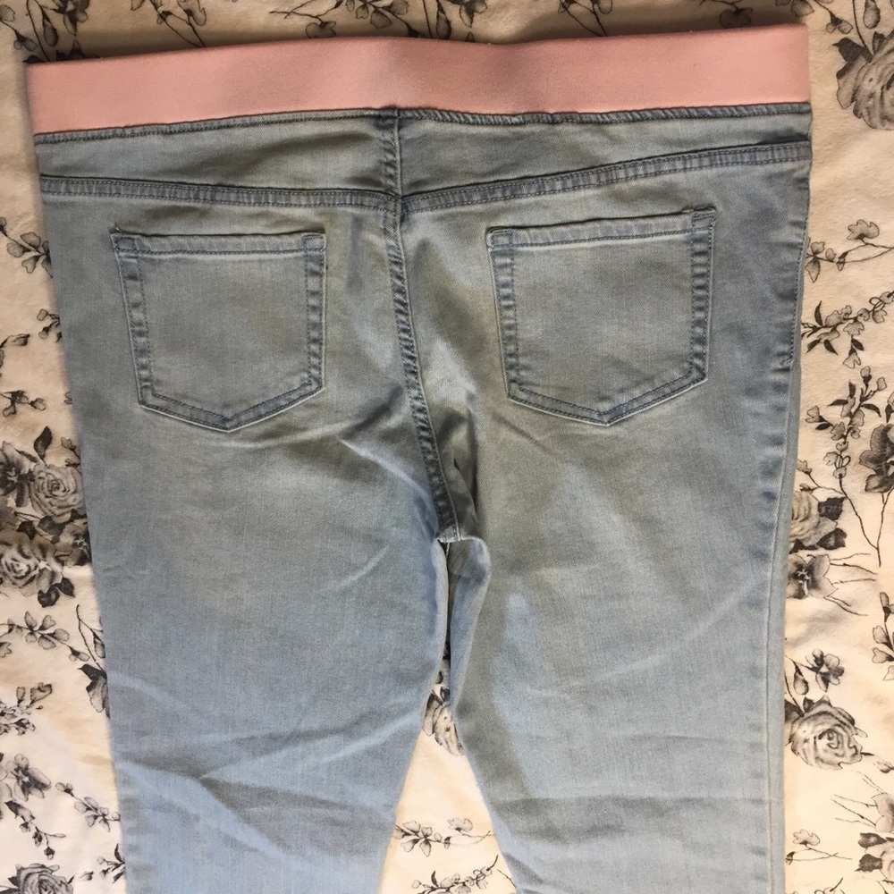 Cat & Jack | Cute Kitten Patch Light Wash Jeggings - Picture 8 of 8